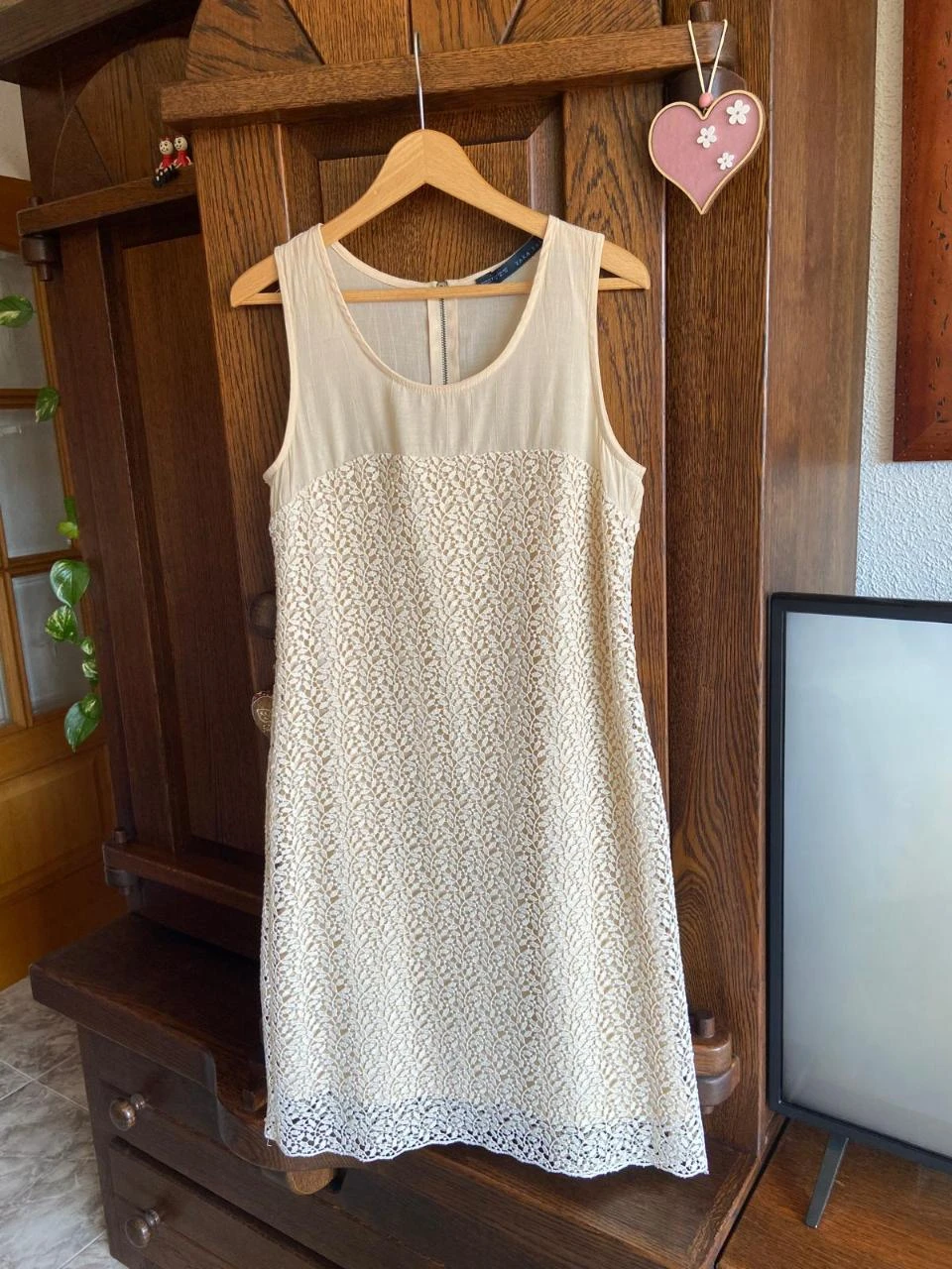 Vestido elegante, para eventos, de guipur, tono marfil. Zara. Talla M – photo 2